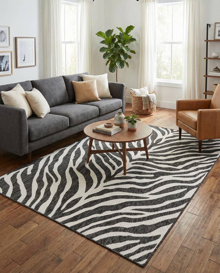 Detail image of 5' 3 x 8' Easy-Clean Safari Indoor / Outdoor Rug