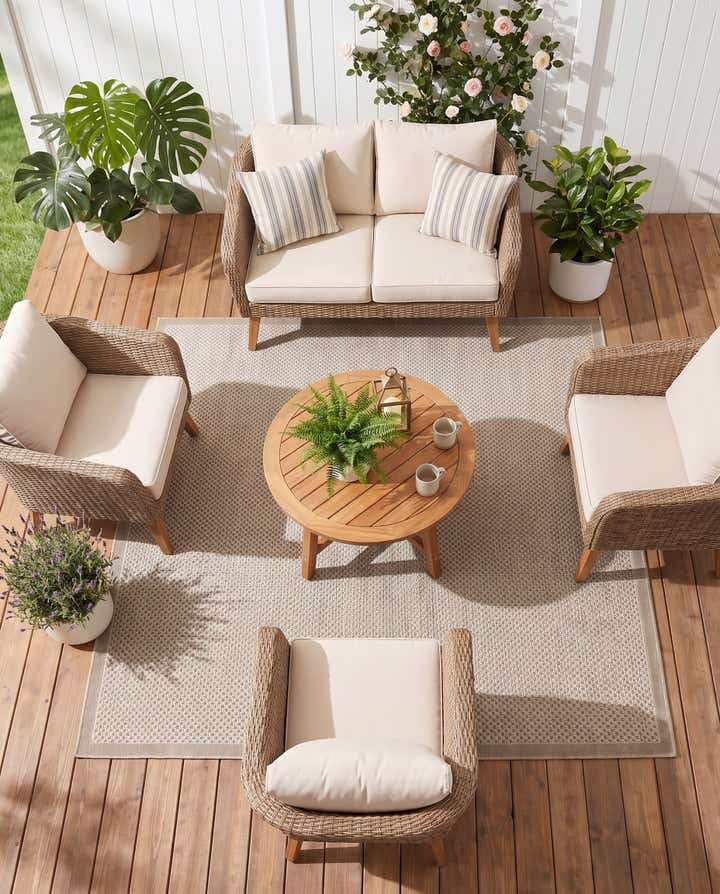 7' 10 x 7' 10 Easy-Clean Border Indoor / Outdoor Square Rug