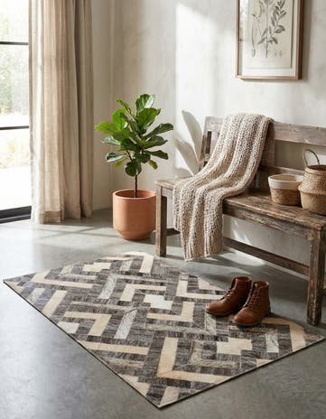 2' 1 x 3' 1 Cowhide Rug