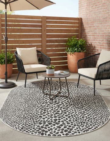 Black Easy-Clean Jill Zarin Cape Town Indoor / Outdoor Oval Rug