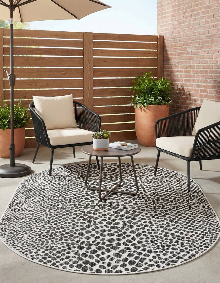 Detail image of 5' 3 x 8'  Washable Jill Zarin Cape Town Indoor / Outdoor Oval Rug