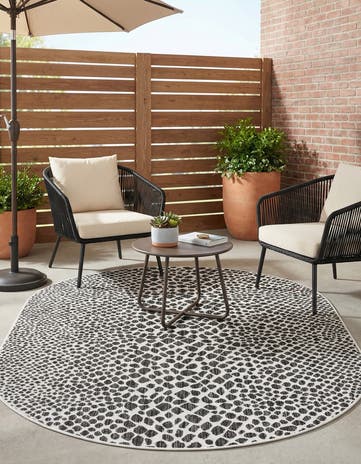 Black Easy-Clean Jill Zarin Cape Town Indoor / Outdoor Oval Rug