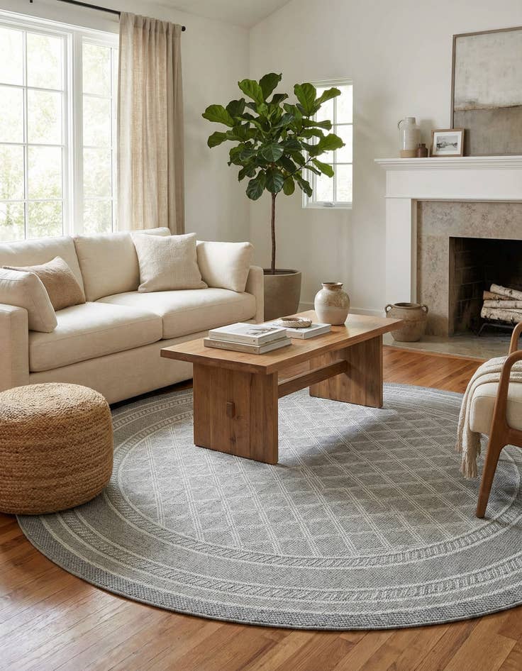 Detail image of 7' 10 x 7' 10  Washable Trellis Indoor / Outdoor Round Rug