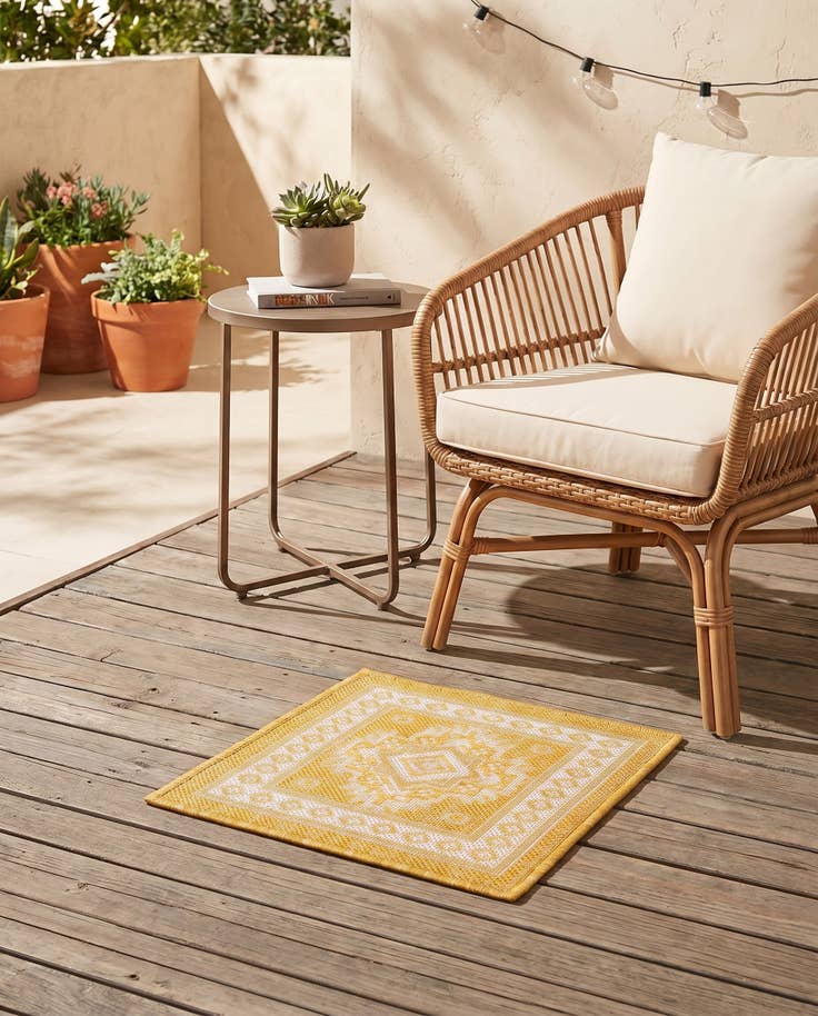 Detail image of 1' 4 x 1' 4 Easy-Clean Aztec Indoor / Outdoor Sample Rug