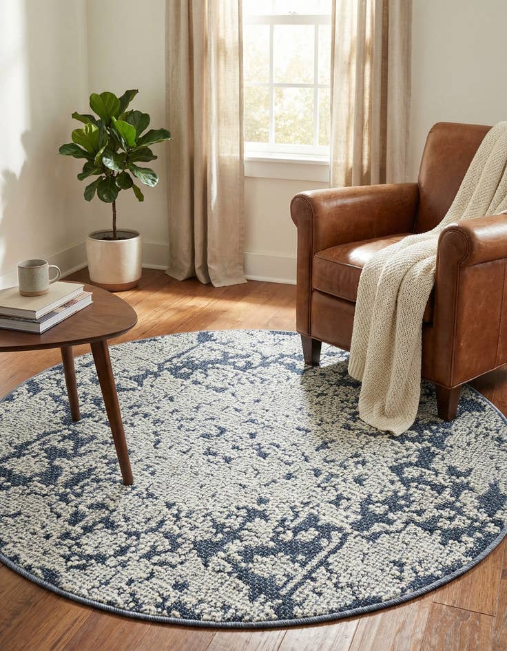 Detail image of 3' 1 x 3' 1  Washable Traditional Indoor / Outdoor Round Rug