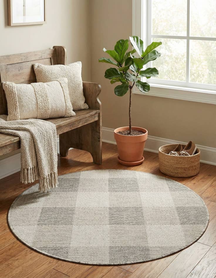 Detail image of 3' x 3'  Washable Checkered Indoor / Outdoor Round Rug