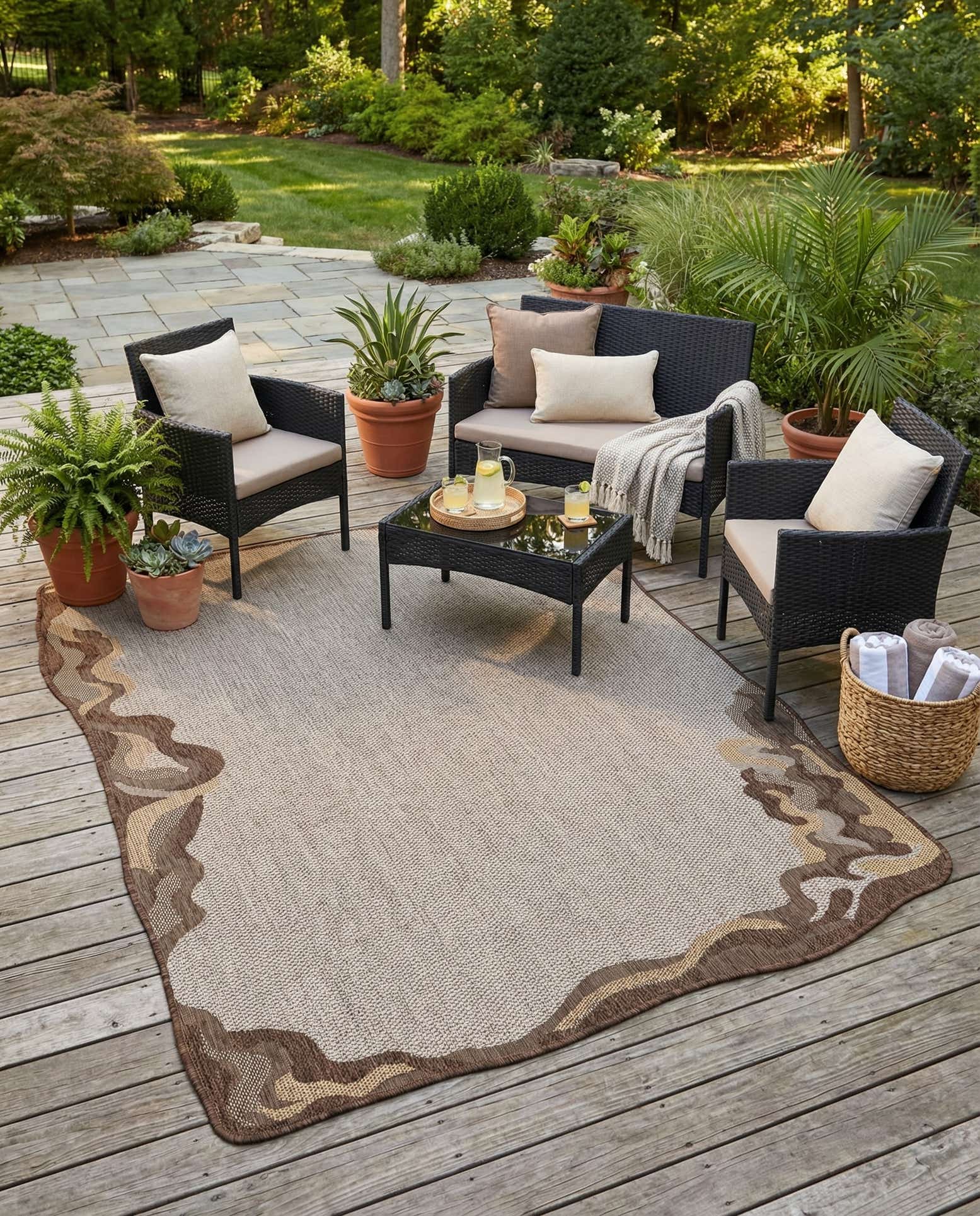 5' x 7' 4 Easy-Clean Modern Indoor / Outdoor Rug