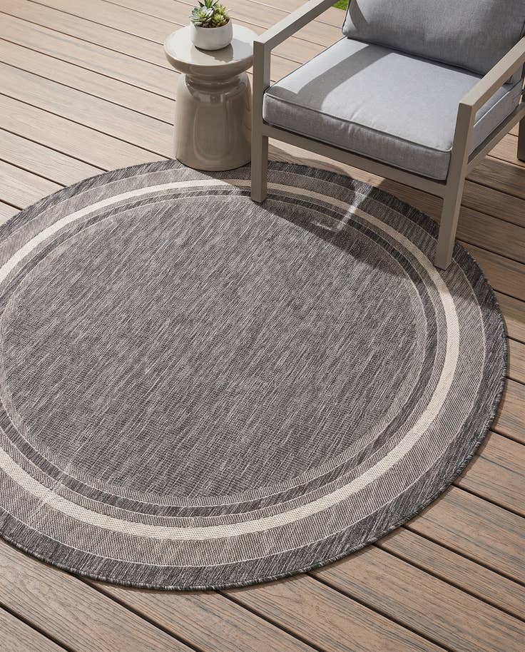 Detail image of 5' 3 x 5' 3 Easy-Clean Border Indoor / Outdoor Round Rug