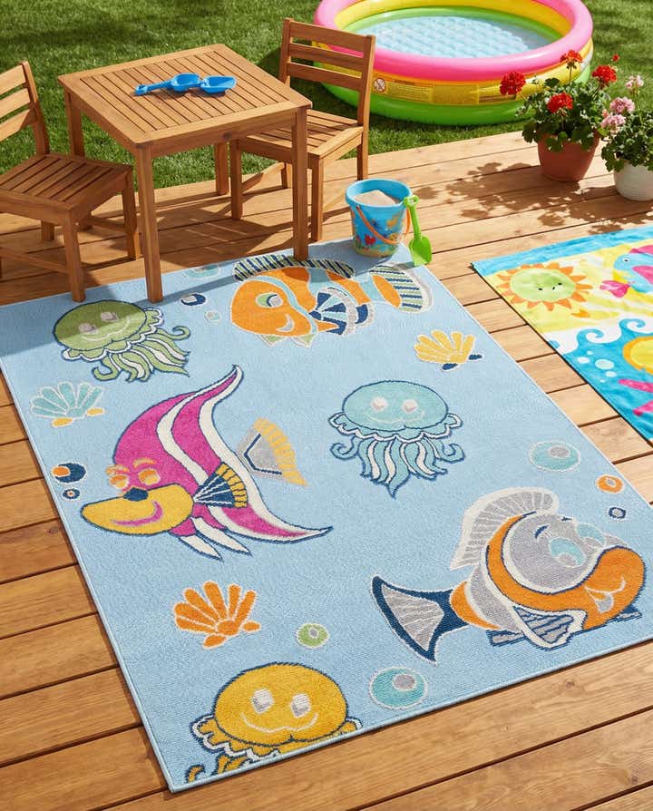 5' 3 x 7' 7 Easy-Clean Indoor / Outdoor Rug