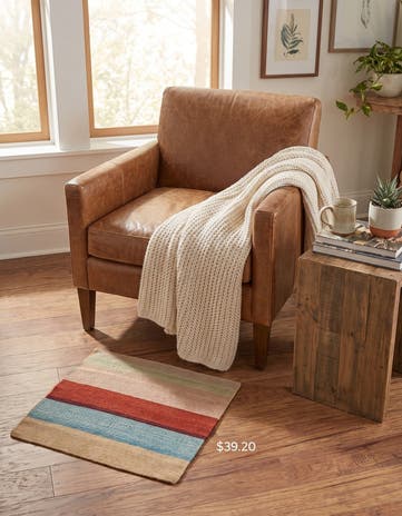 1' 5 x 1' 6 Hand Woven Pillow Wool Square Rug