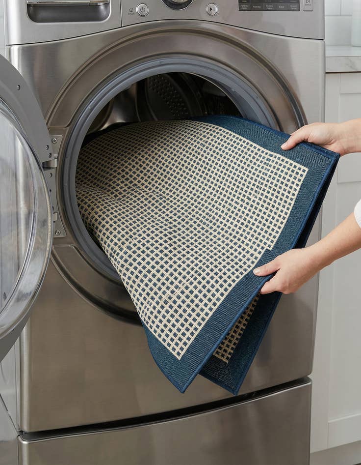 Detail image of 5' x 8'  Washable Border Indoor / Outdoor Rug