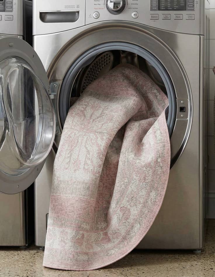 Detail image of  5' 3 x 8'  Washable Traditional Indoor / Outdoor Oval Rug