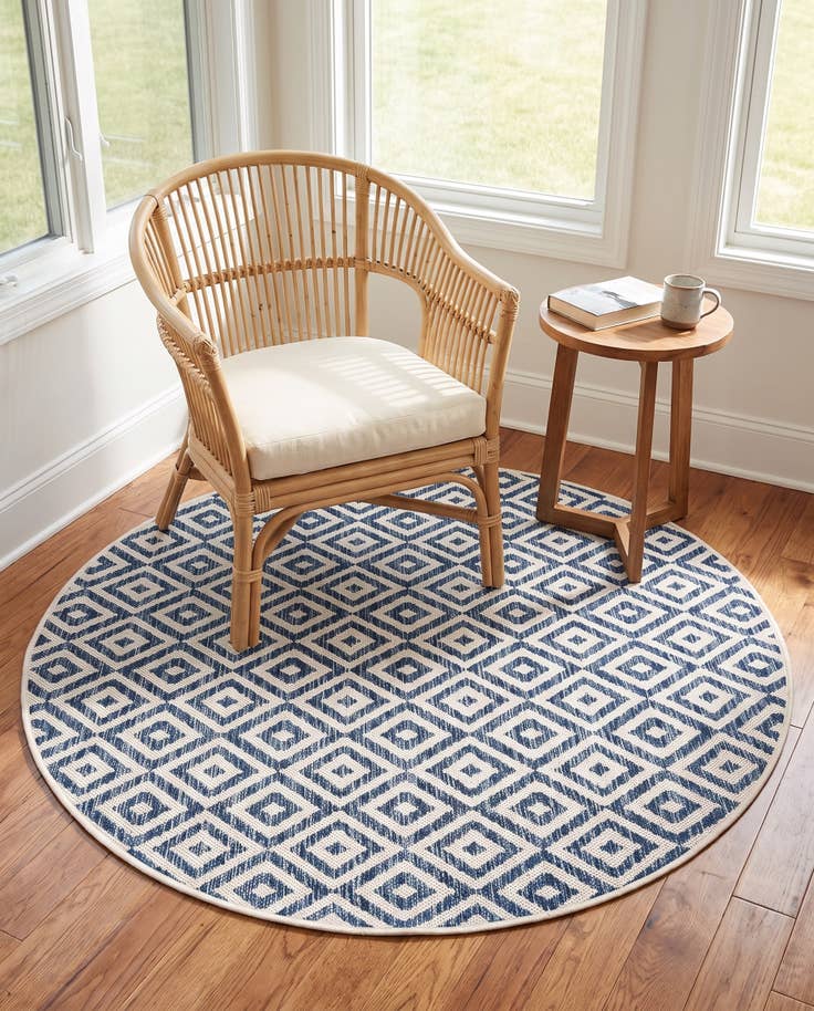 Detail image of 4' x 4' Easy-Clean Jill Zarin Costa Rica Indoor / Outdoor Round Rug