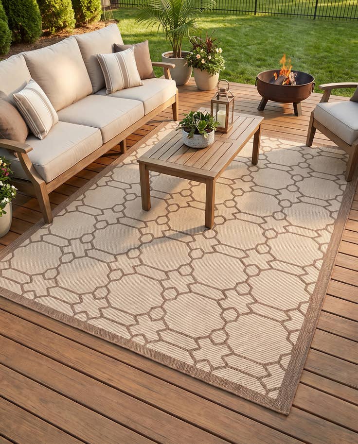 Detail image of 7' x 10' Easy-Clean Lattice Indoor / Outdoor Rug