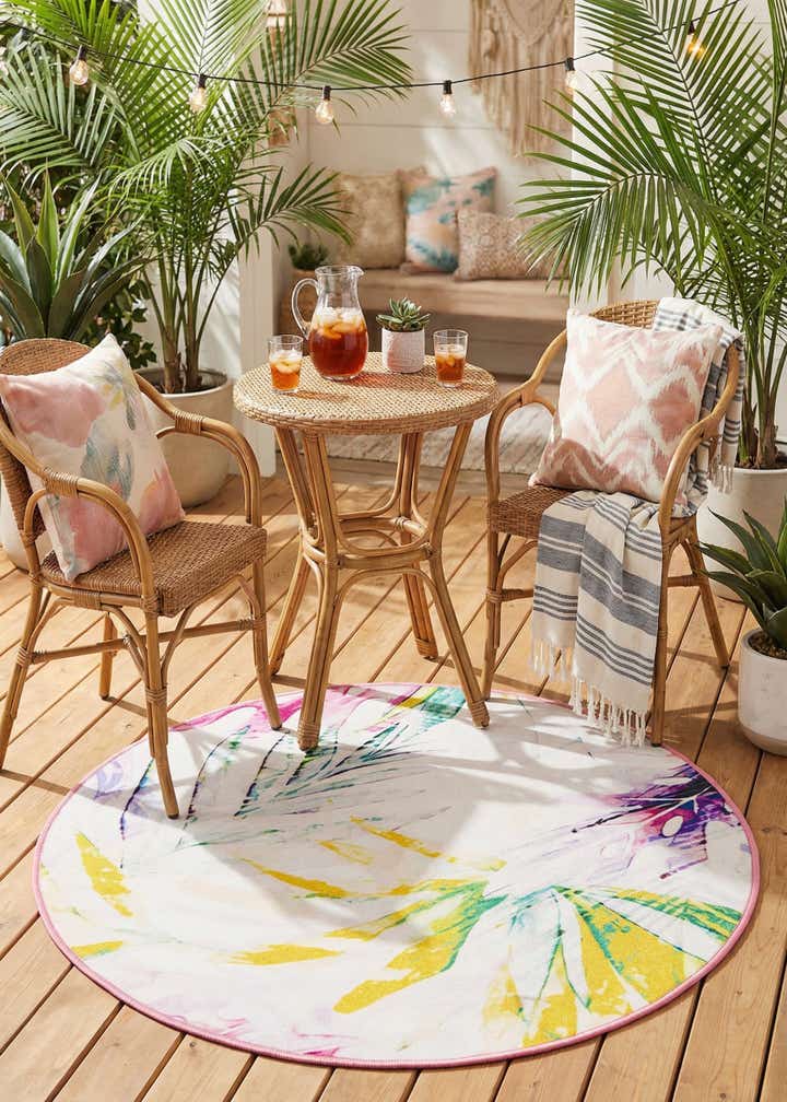 3' 3 x 3' 3 Easy-Clean Jill Zarin Caribbean Indoor / Outdoor Round Rug