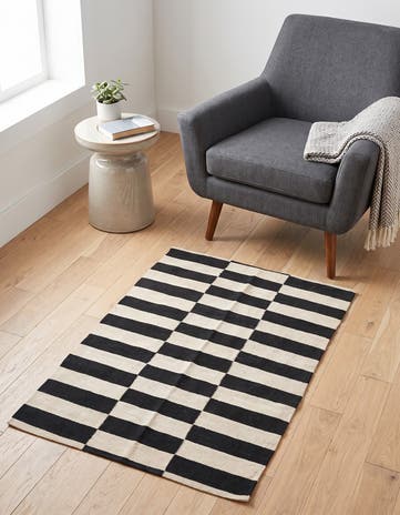 2' 8 x 3' 9 Hand Woven Kilim Modern Wool Rug