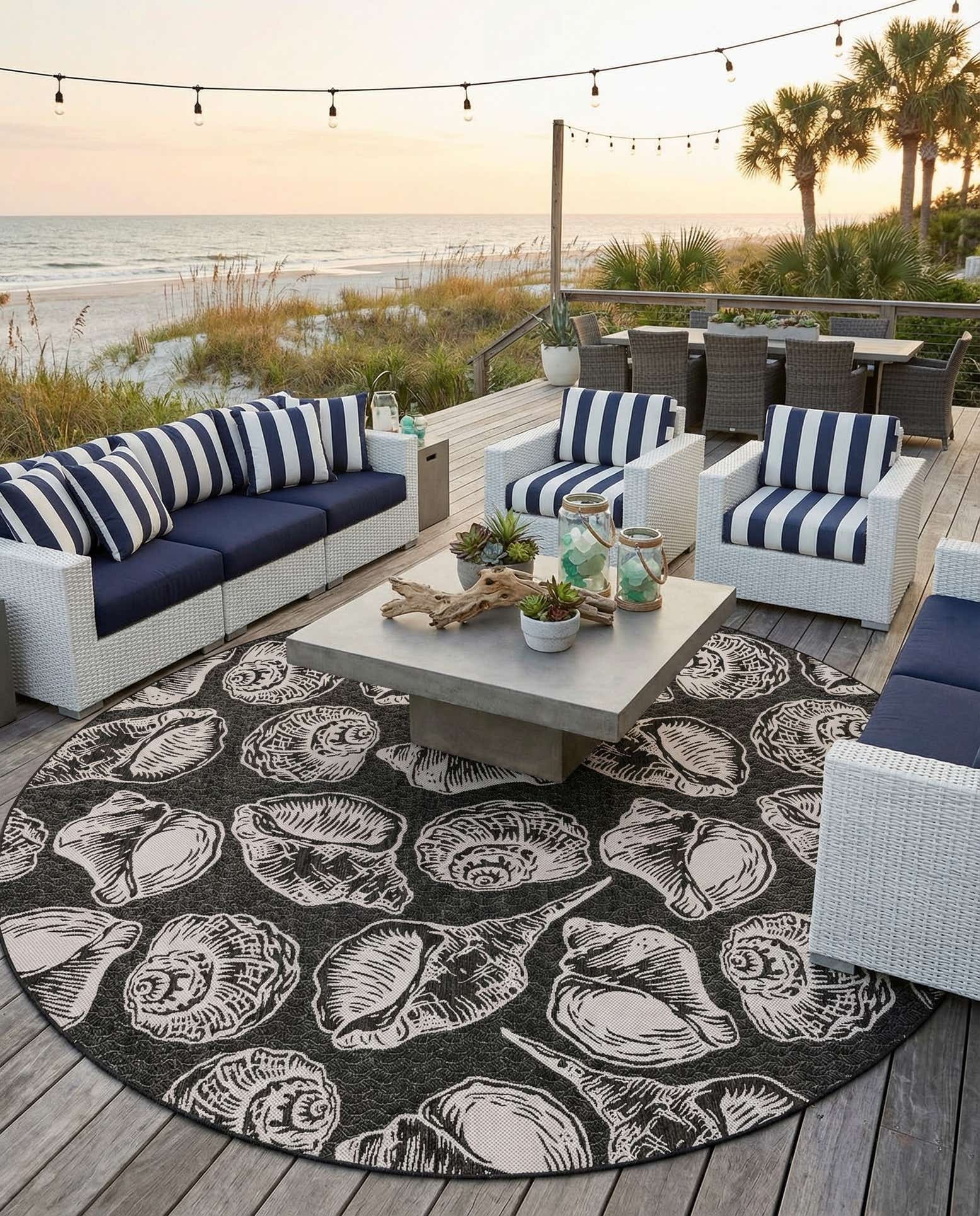 12' x 12' Easy-Clean Coastal Indoor / Outdoor Round Rug
