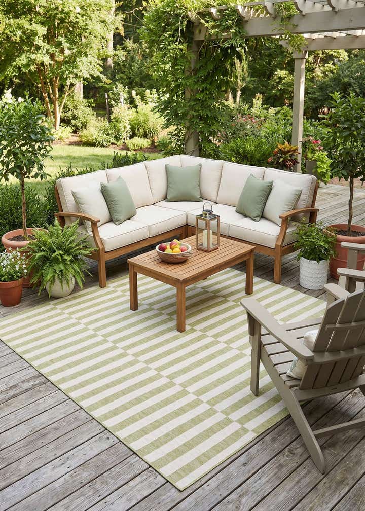 7' 10 x 7' 10 Easy-Clean Striped Indoor / Outdoor Square Rug