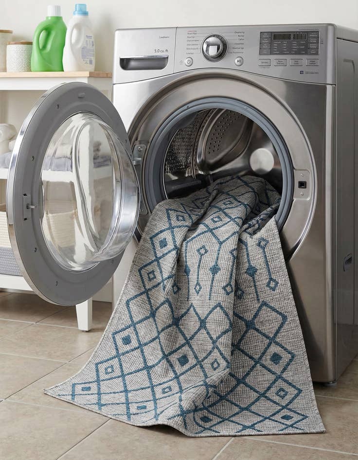 Detail image of 6' x 9'  Washable Trellis Indoor / Outdoor Rug