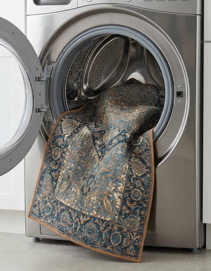 Detail image of  2' 7 x 5' 3  Washable Traditional Indoor / Outdoor Runner Rug