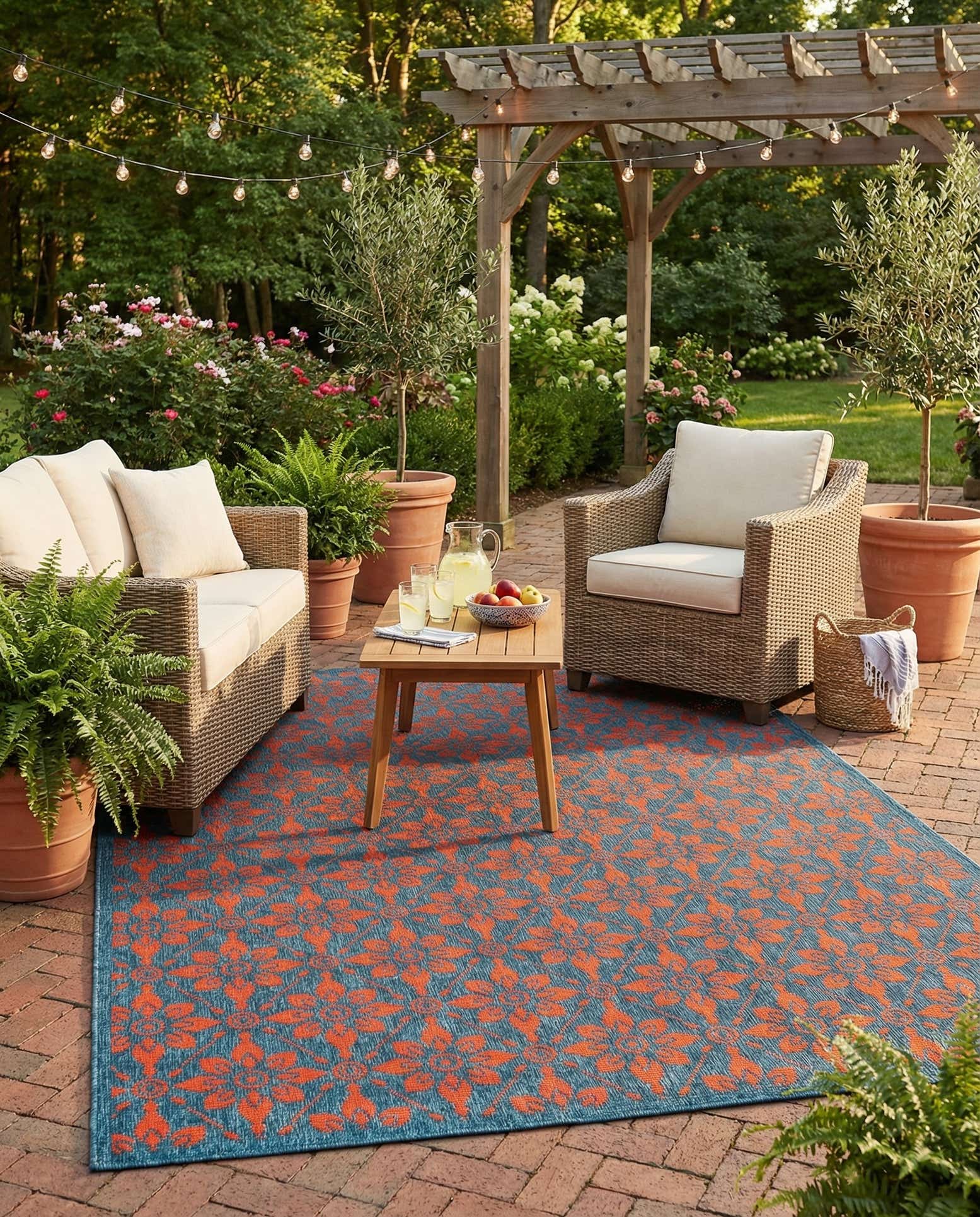 6' x 9' Easy-Clean Trellis Indoor / Outdoor Rug
