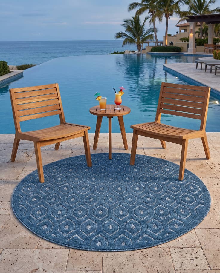 Detail image of 5' 3 x 5' 3 Easy-Clean Trellis Textured Indoor / Outdoor Round Rug
