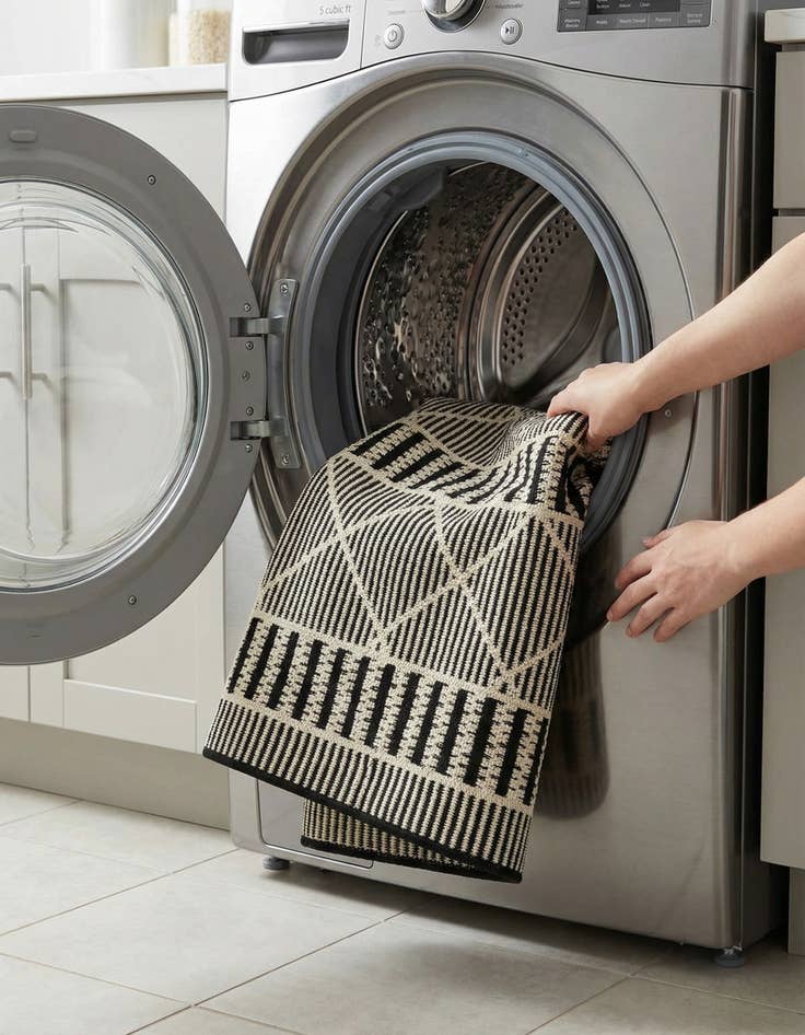 Detail image of  2' x 3'  Washable Lattice Indoor / Outdoor Rug