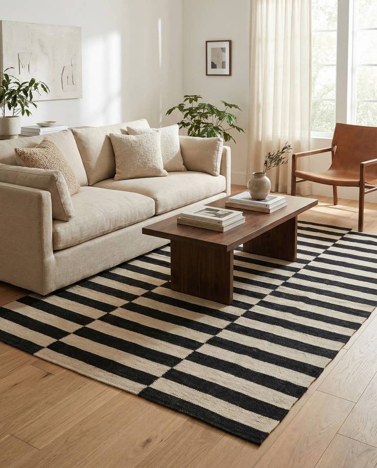 Detail image of 4' 4 x 5' 11 Hand Woven Kilim Modern Wool Rug