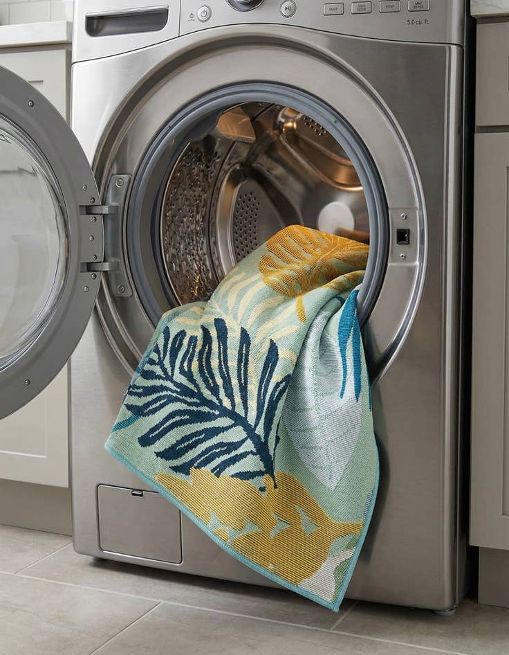 Detail image of 2' x 3'  Washable Botanical Indoor / Outdoor Rug