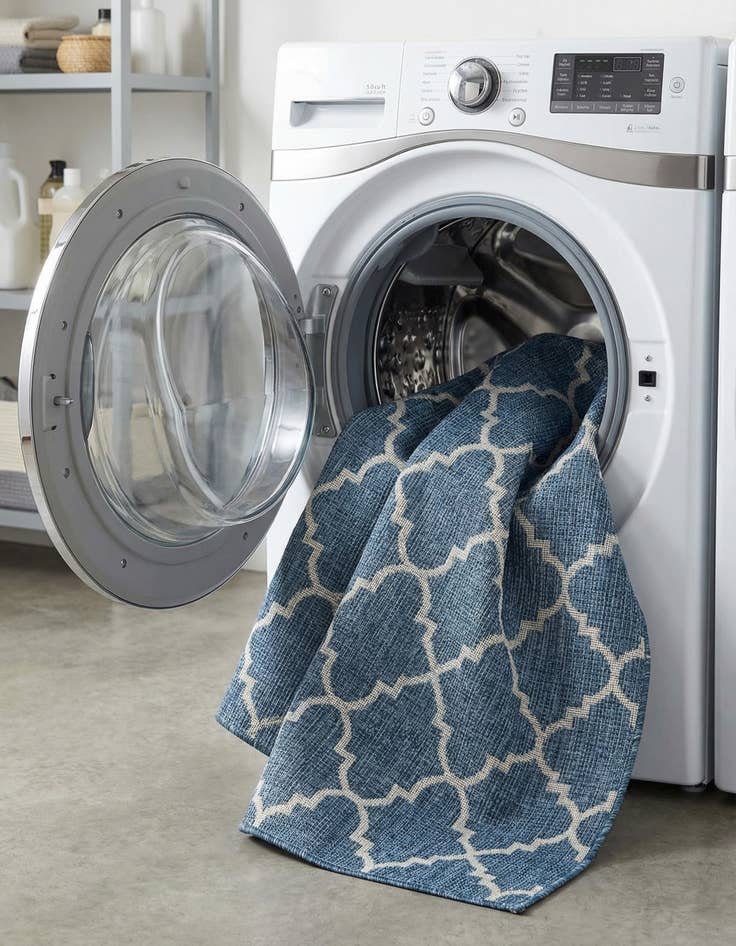 Detail image of 7' 10 x 10'  Washable Trellis Indoor / Outdoor Oval Rug