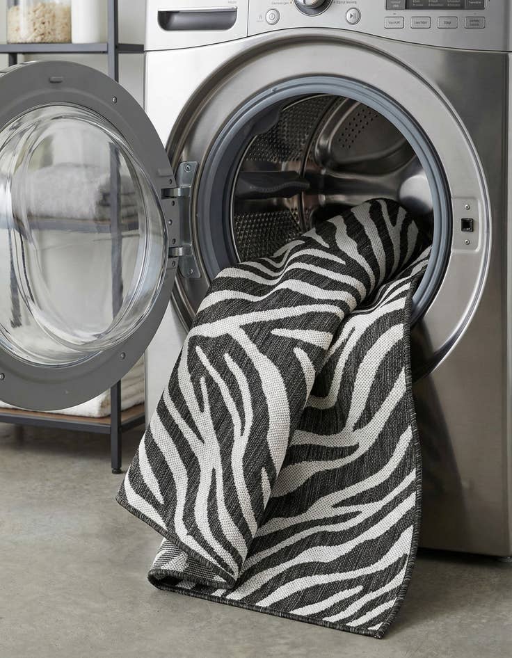 Detail image of 4' x 6'  Washable Safari Indoor / Outdoor Rug