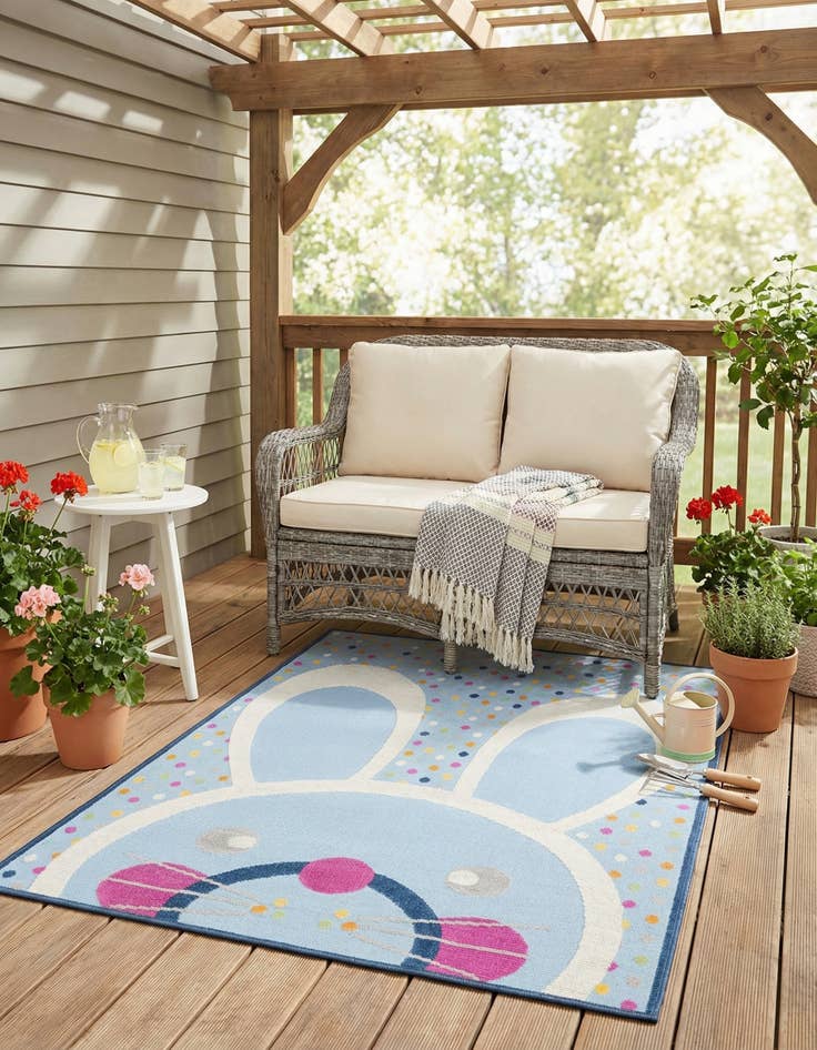 Detail image of  5' 3 x 7' 7  Washable  Indoor / Outdoor Rug