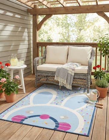 5' 3 x 7' 7 Easy-Clean Indoor / Outdoor Rug