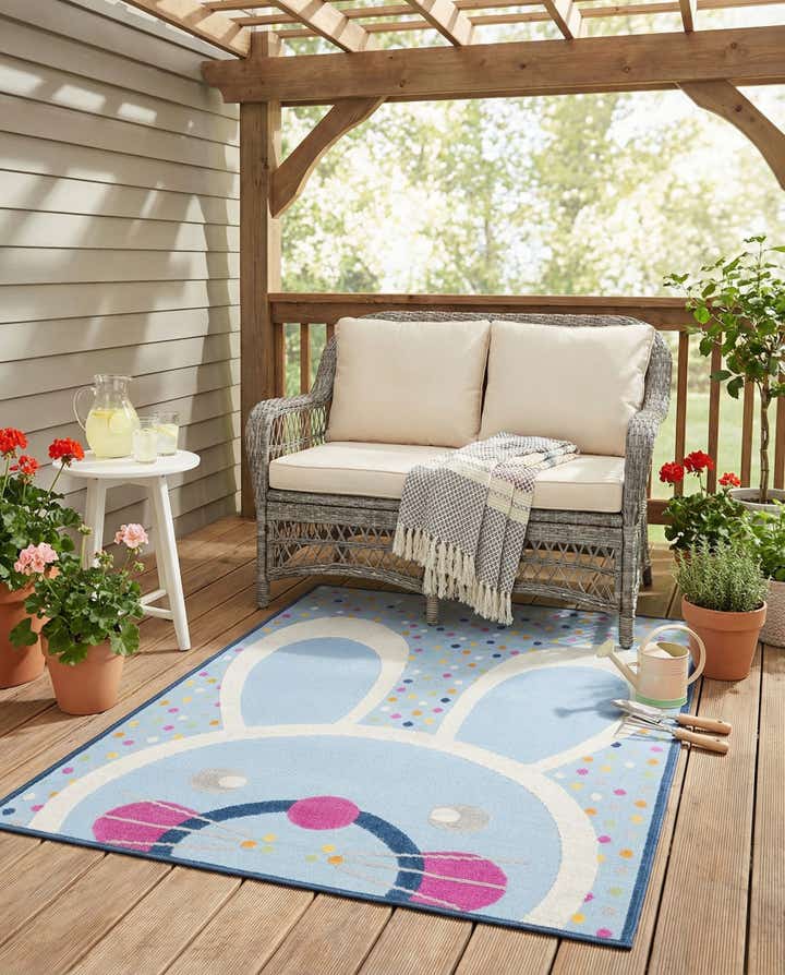 5' 3 x 7' 7 Easy-Clean Indoor / Outdoor Rug