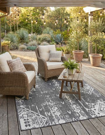 7' x 10' Easy-Clean Bohemian Indoor / Outdoor Rug