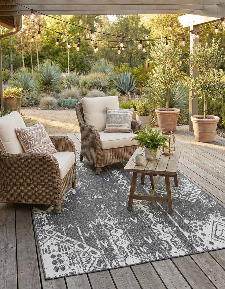 Detail image of 7' x 10'  Washable Bohemian Indoor / Outdoor Rug