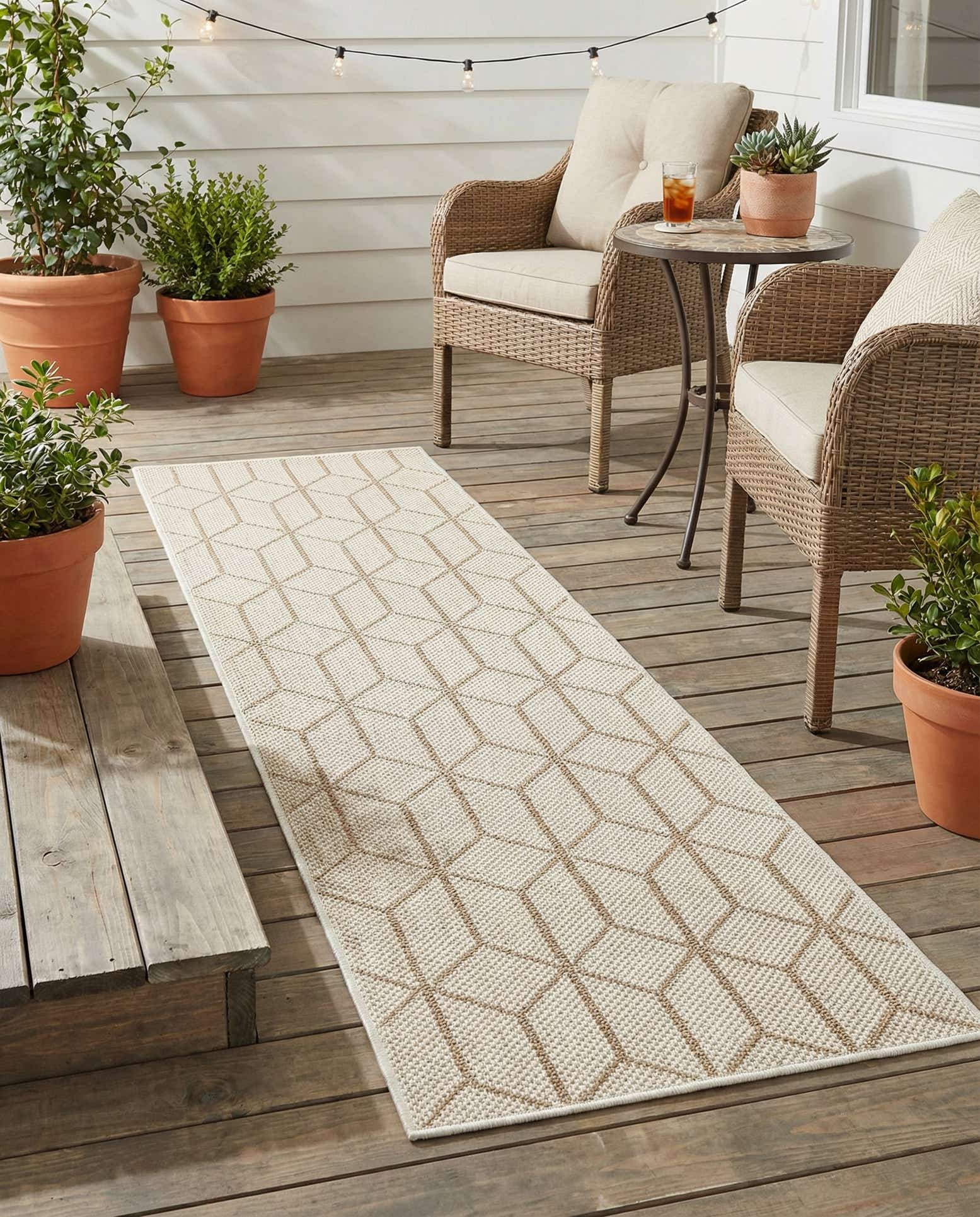 2' x 6' 1 Easy-Clean Trellis Indoor / Outdoor Runner Rug