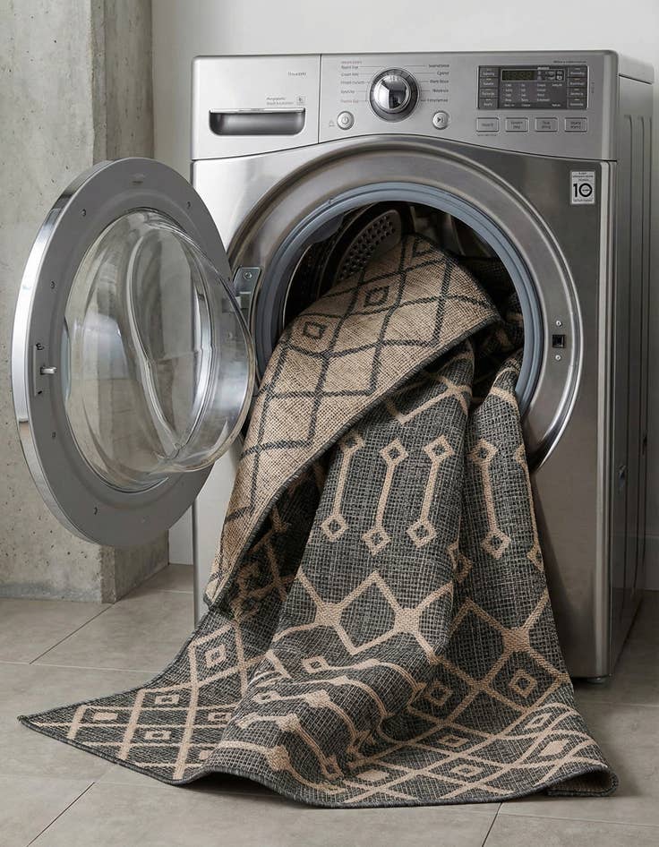 Detail image of 7' x 10'  Washable Trellis Indoor / Outdoor Rug