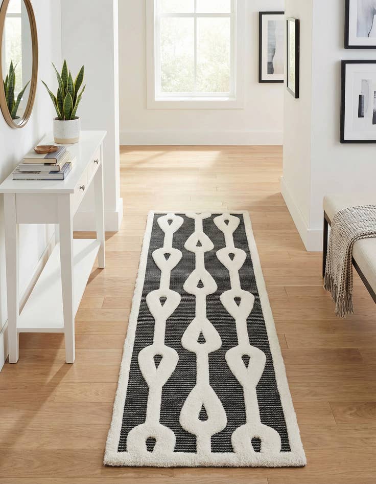 Detail image of 2' 7 x 8' Prismatic Runner Rug