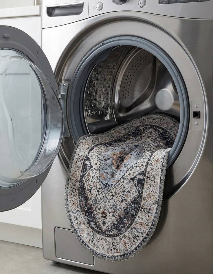 Detail image of 2' x 3' 1 Yara Oval Rug