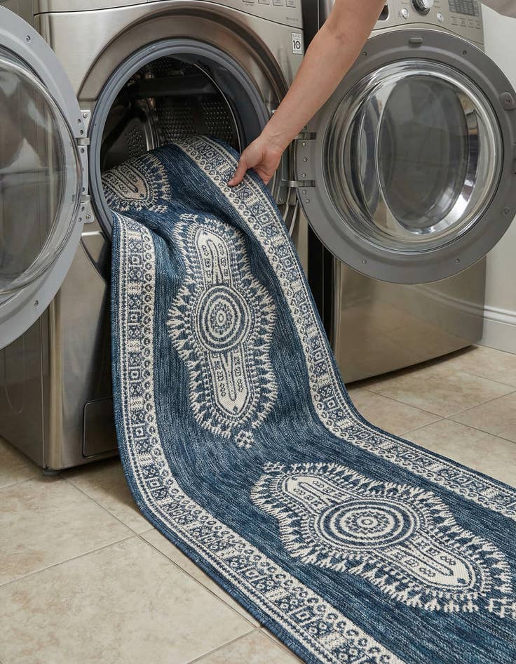 Detail image of 2' 7 x 12'  Washable Traditional Indoor / Outdoor Runner Rug