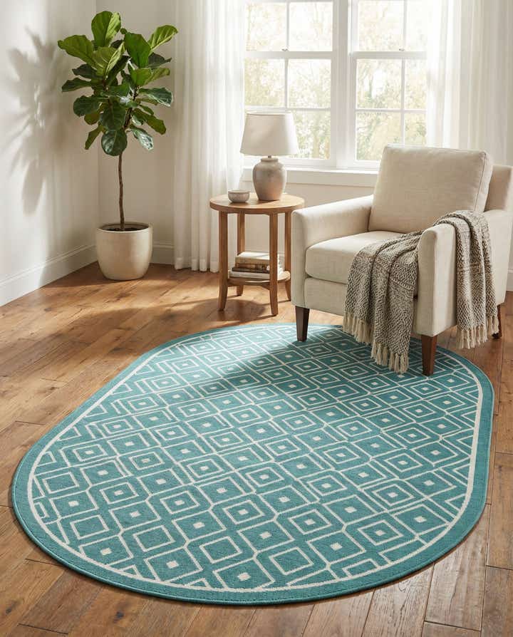5' 3 x 8' Easy-Clean Lattice Indoor / Outdoor Oval Rug