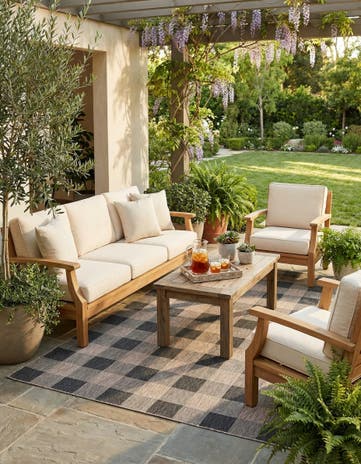 9' x 12' Easy-Clean Checkered Indoor / Outdoor Rug