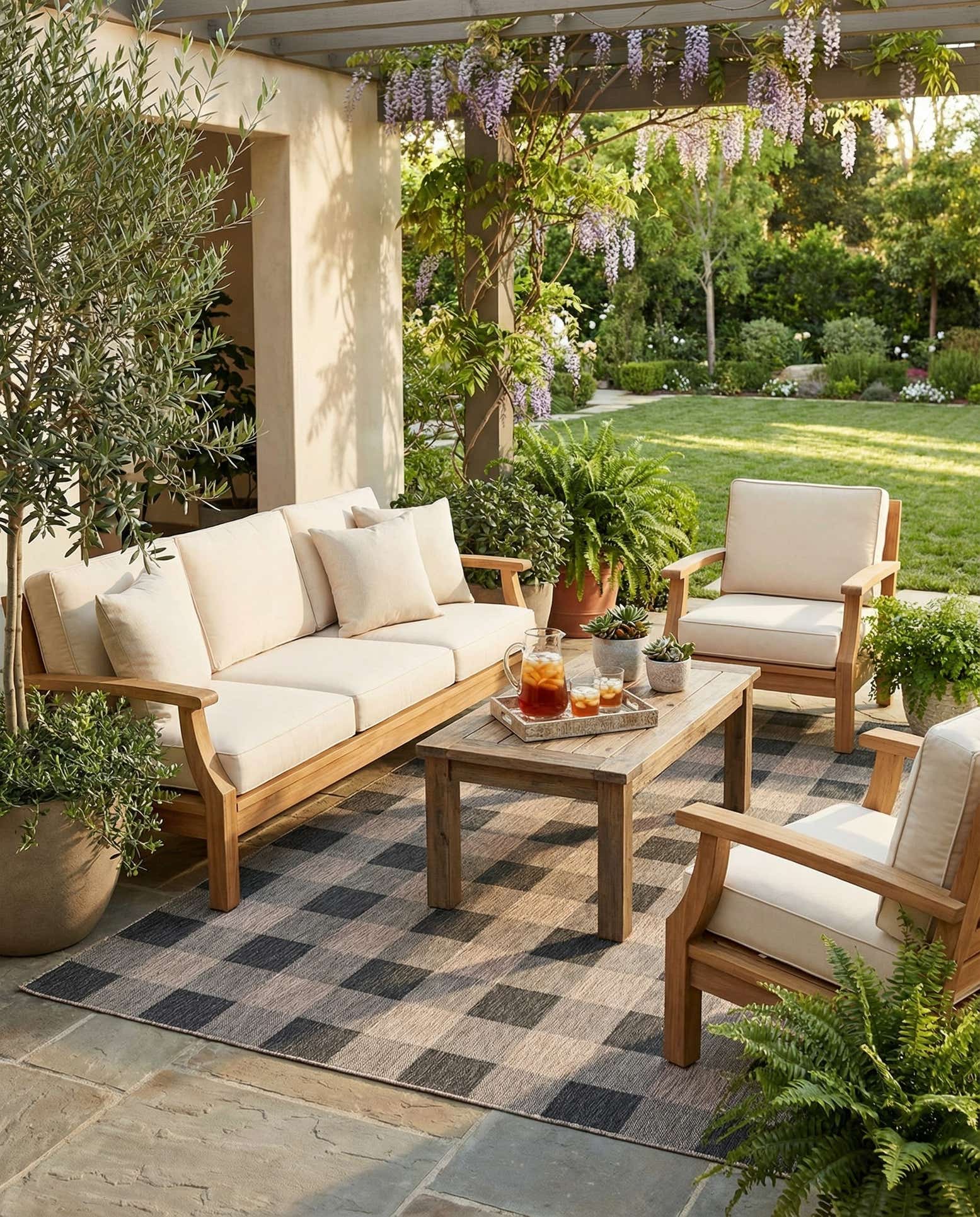 9' x 12' Easy-Clean Checkered Indoor / Outdoor Rug