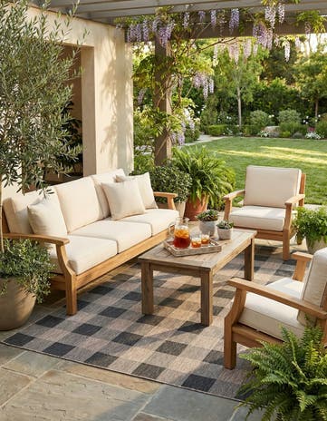 9' x 12' Easy-Clean Checkered Indoor / Outdoor Rug