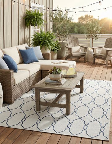 7' x 10' Easy-Clean Lattice Indoor / Outdoor Rug