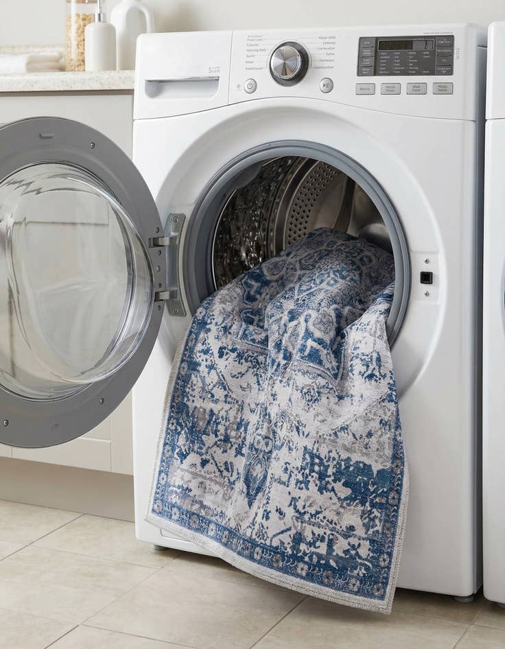 Detail image of 3' 3 x 5' 3  Washable Renaissance Rug