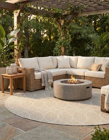 10' x 10' Easy-Clean Lattice Indoor / Outdoor Round Rug