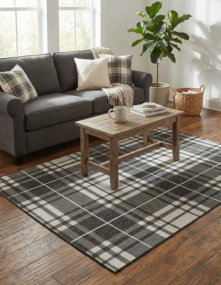 Detail image of  5' 3 x 8'  Washable Checkered Indoor / Outdoor Rug