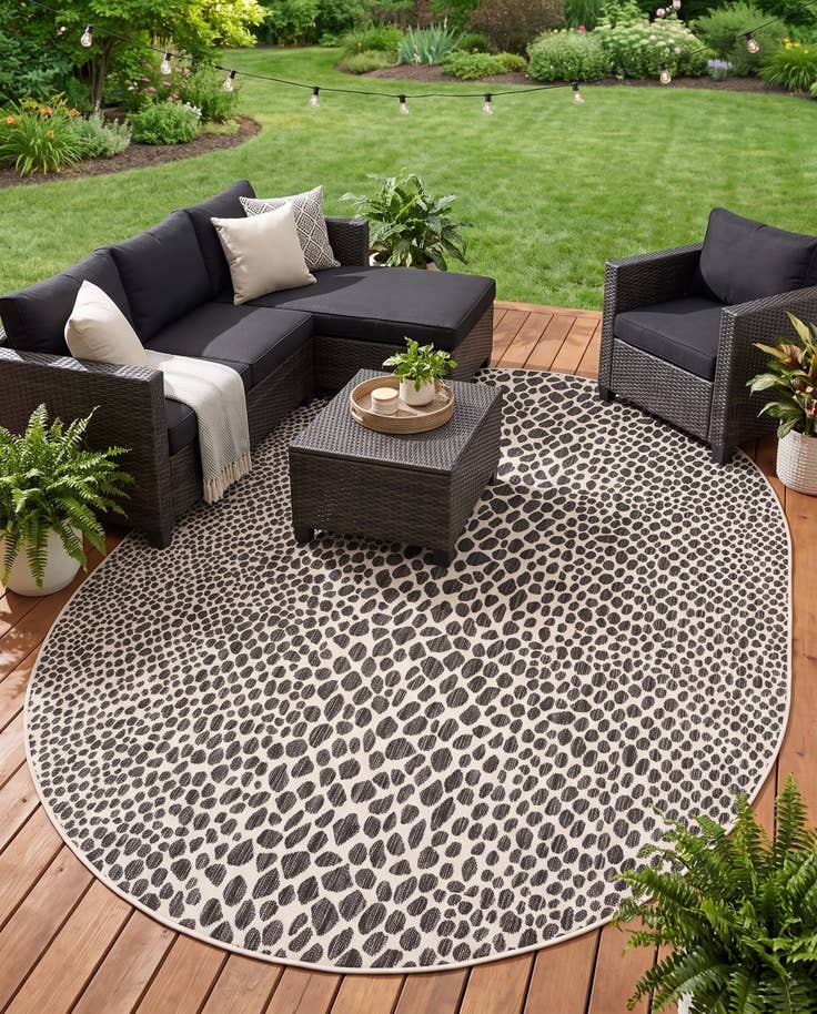 Detail image of 7' 10 x 10' Easy-Clean Jill Zarin Cape Town Indoor / Outdoor Oval Rug